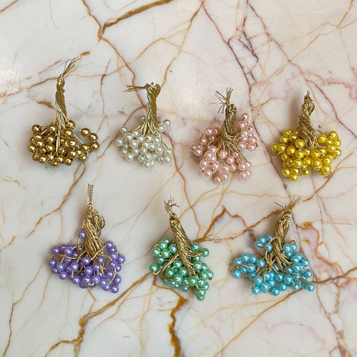 Holo pearl tassel - Small