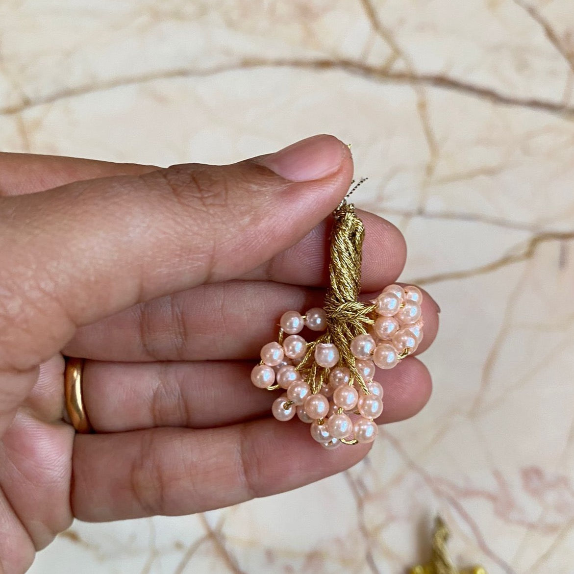 Holo pearl tassel - Small
