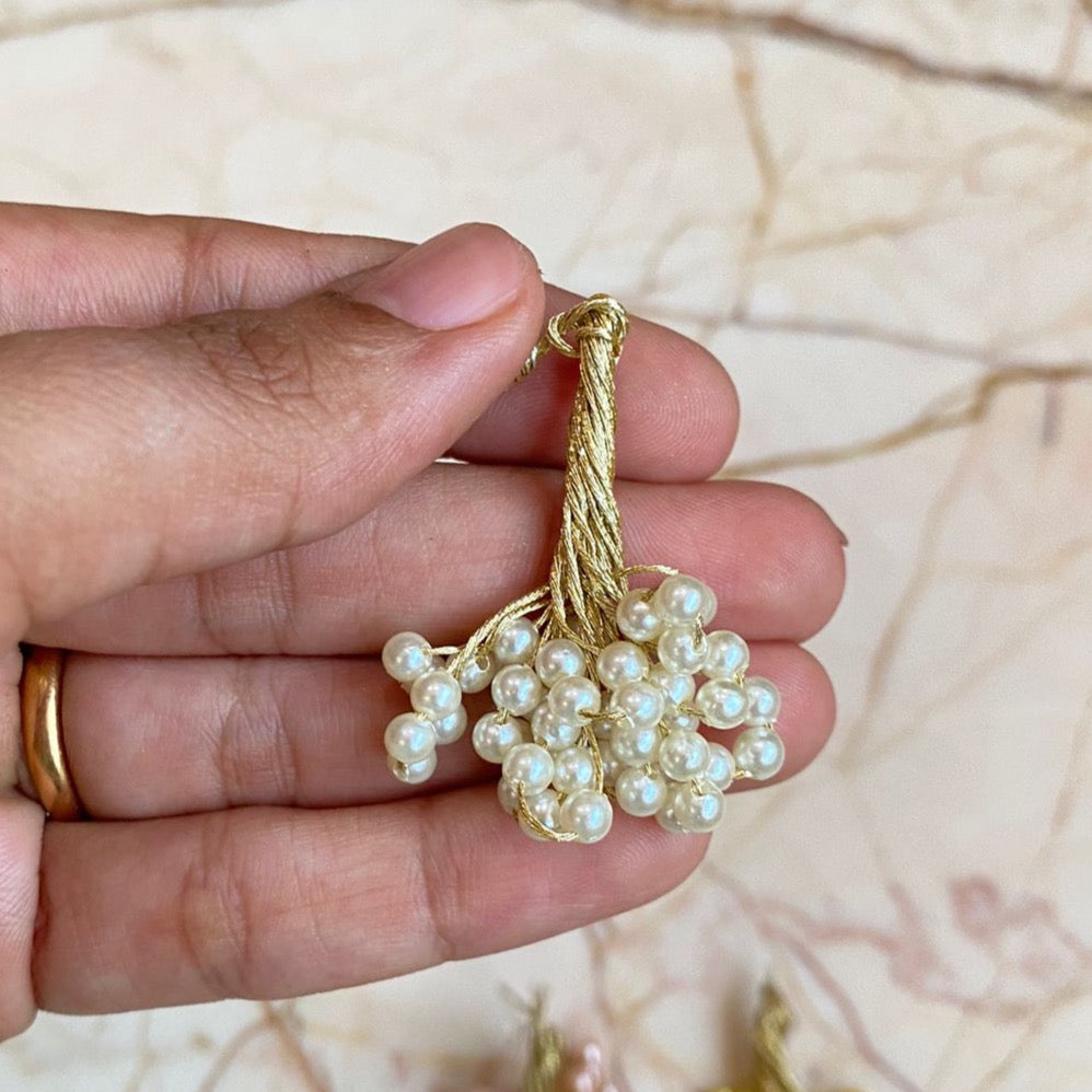 Holo pearl tassel - Small
