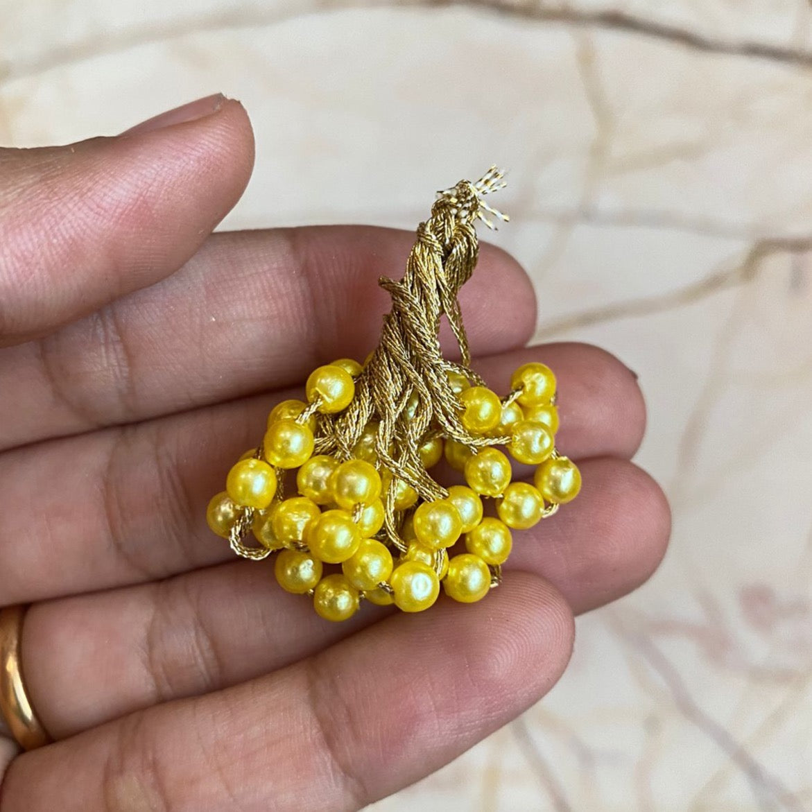 Holo pearl tassel - Small