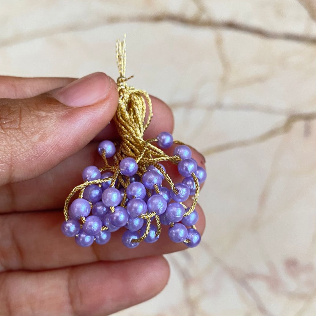 Holo pearl tassel - Small