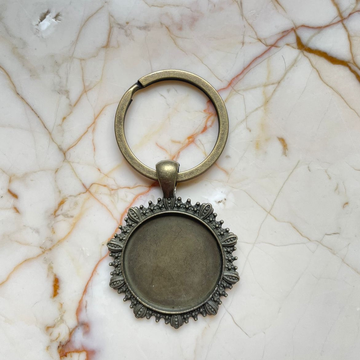 Keychain Vintage Bezel
