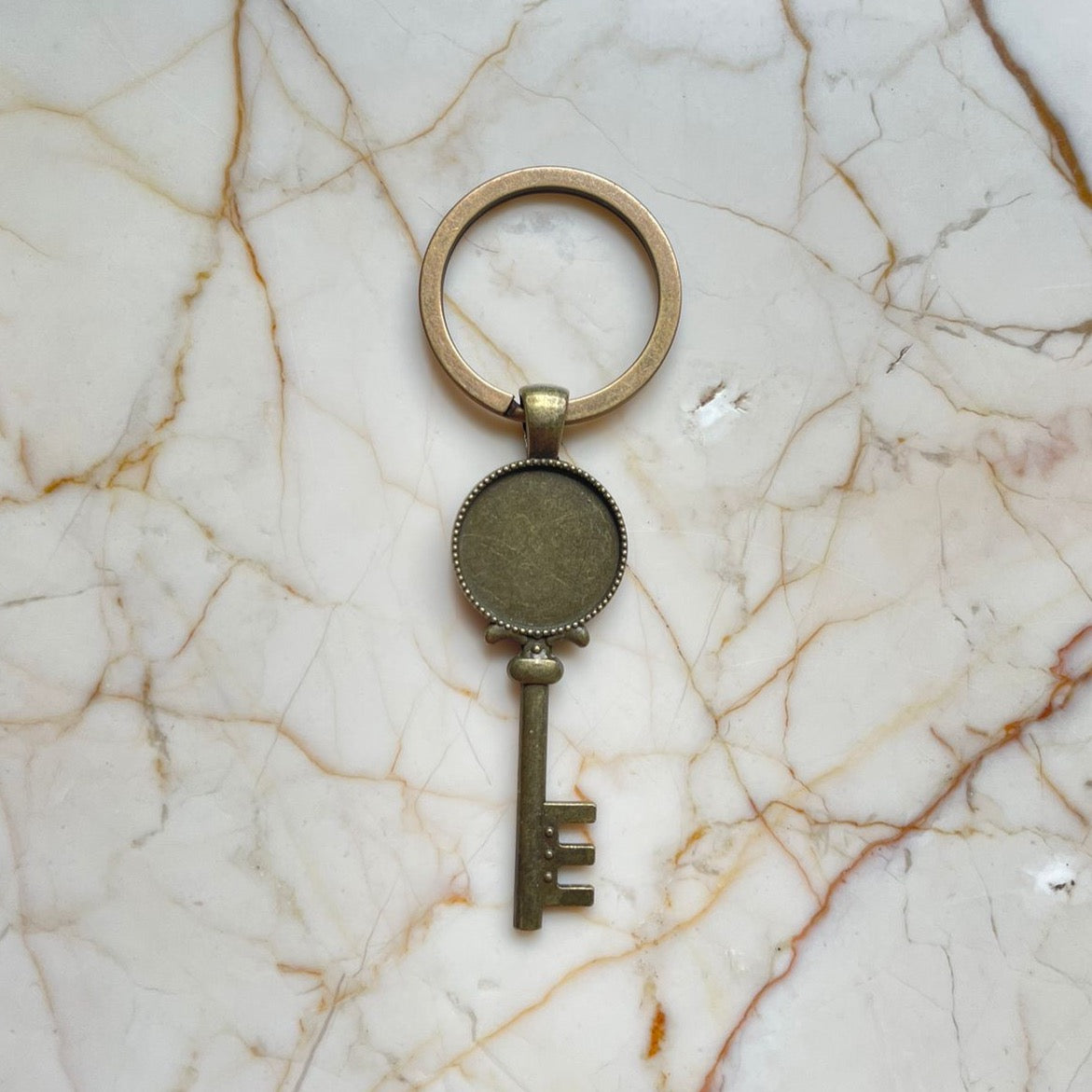 Keychain Vintage Bezel