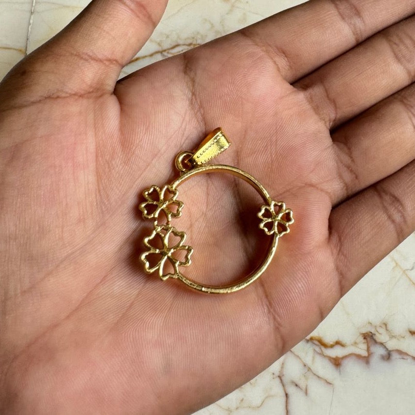 Round Flower Bezel with Pinch Clasp