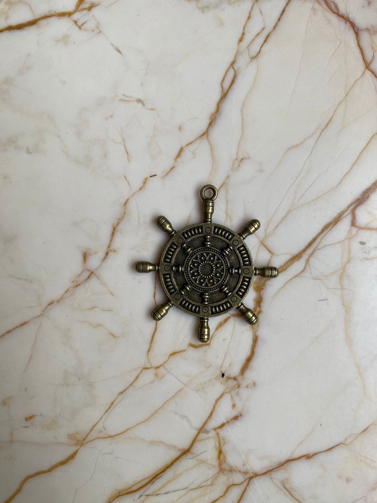 Vintage pendent bezel-O