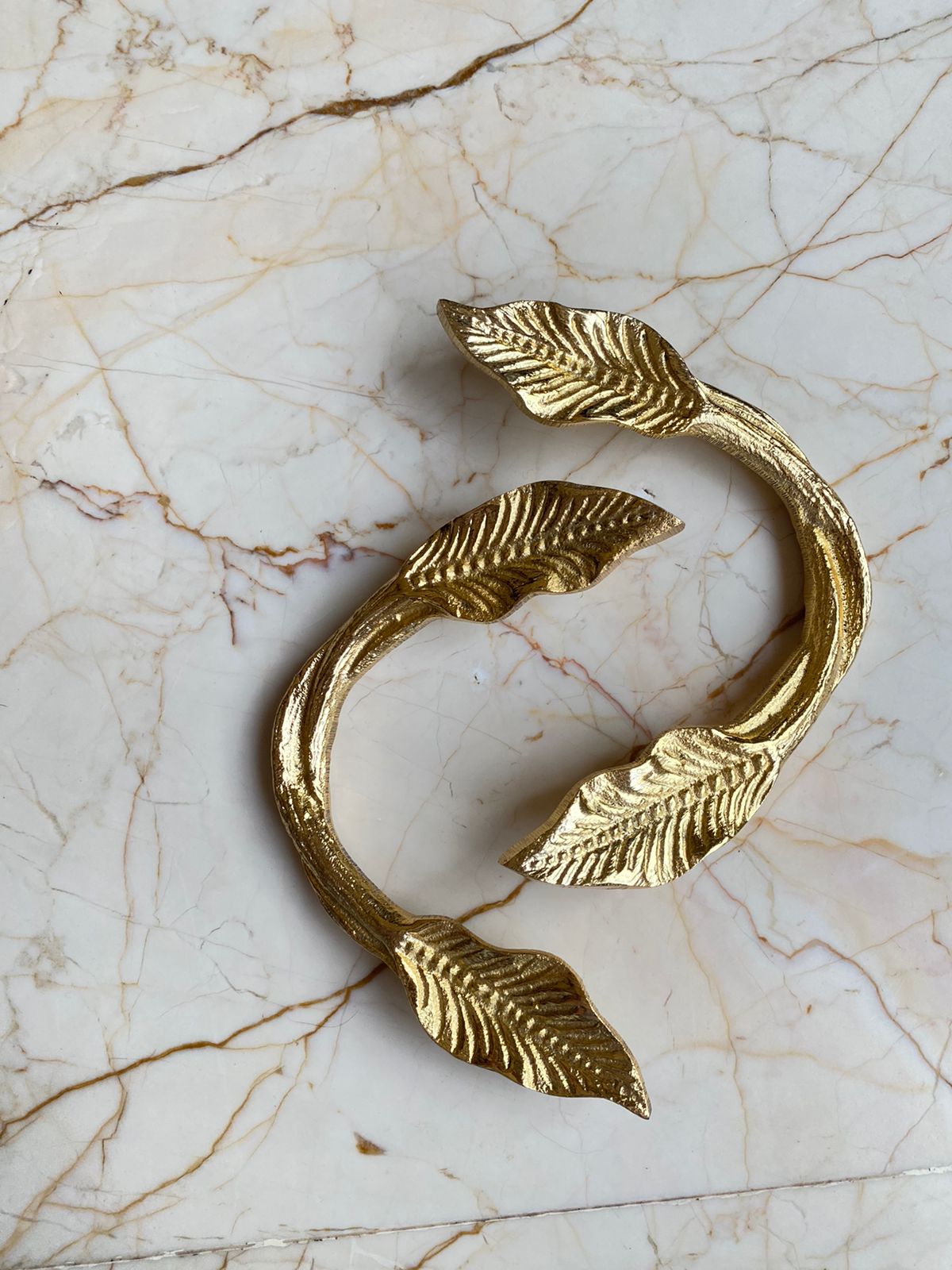 Metal tray handles